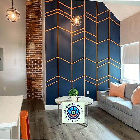 The Contemporary Apartment Sanford Bagian luar foto