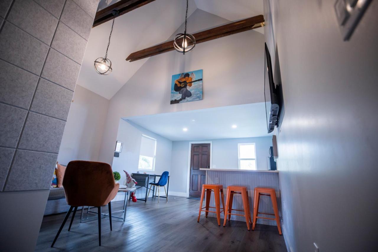 The Contemporary Apartment Sanford Bagian luar foto
