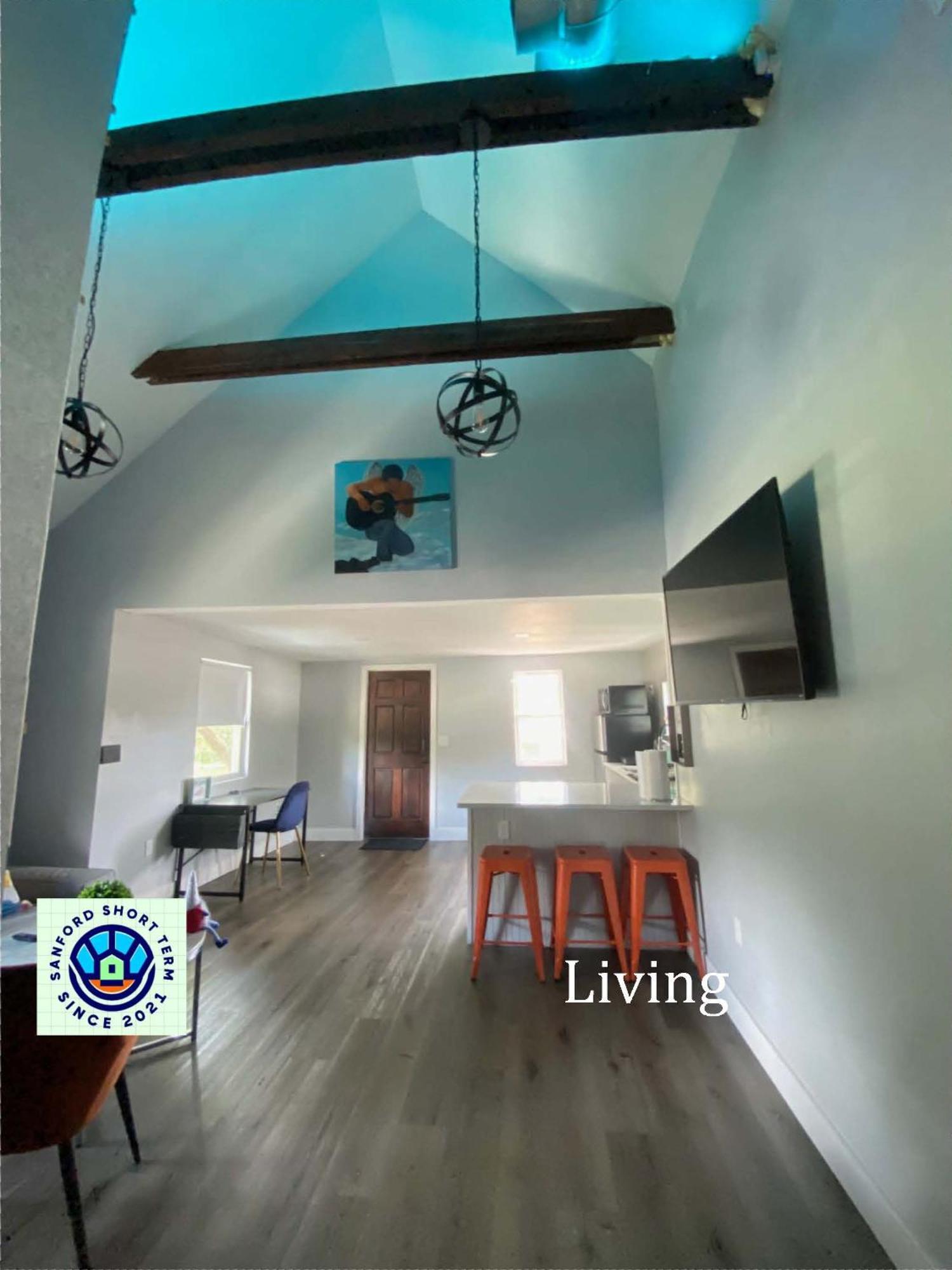 The Contemporary Apartment Sanford Bagian luar foto