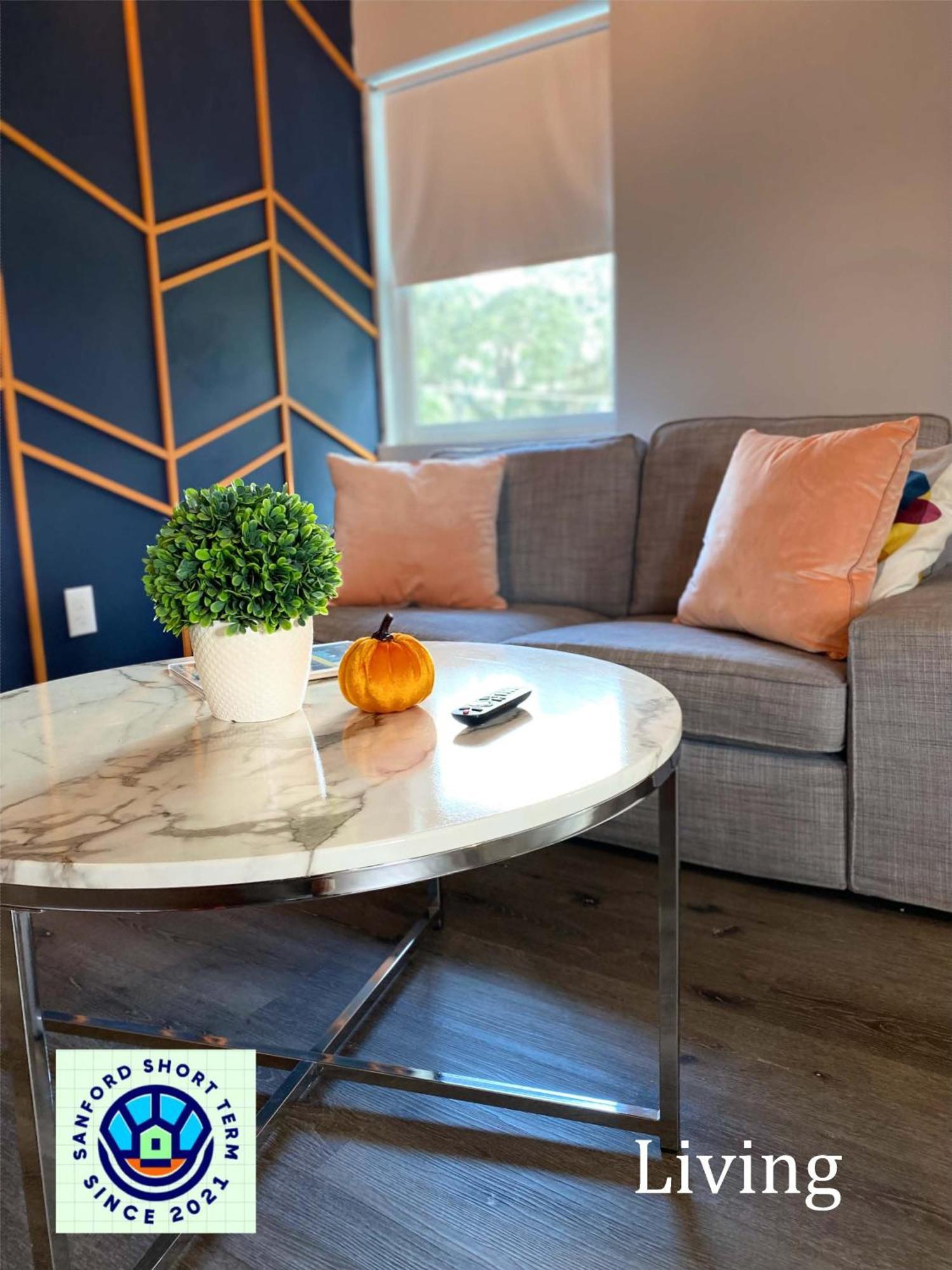 The Contemporary Apartment Sanford Bagian luar foto
